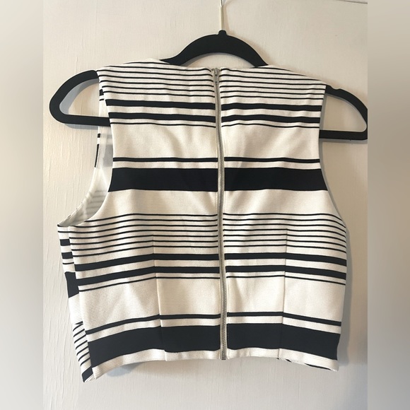 Crop Top- white and navy blue stripes - Picture 3 of 3